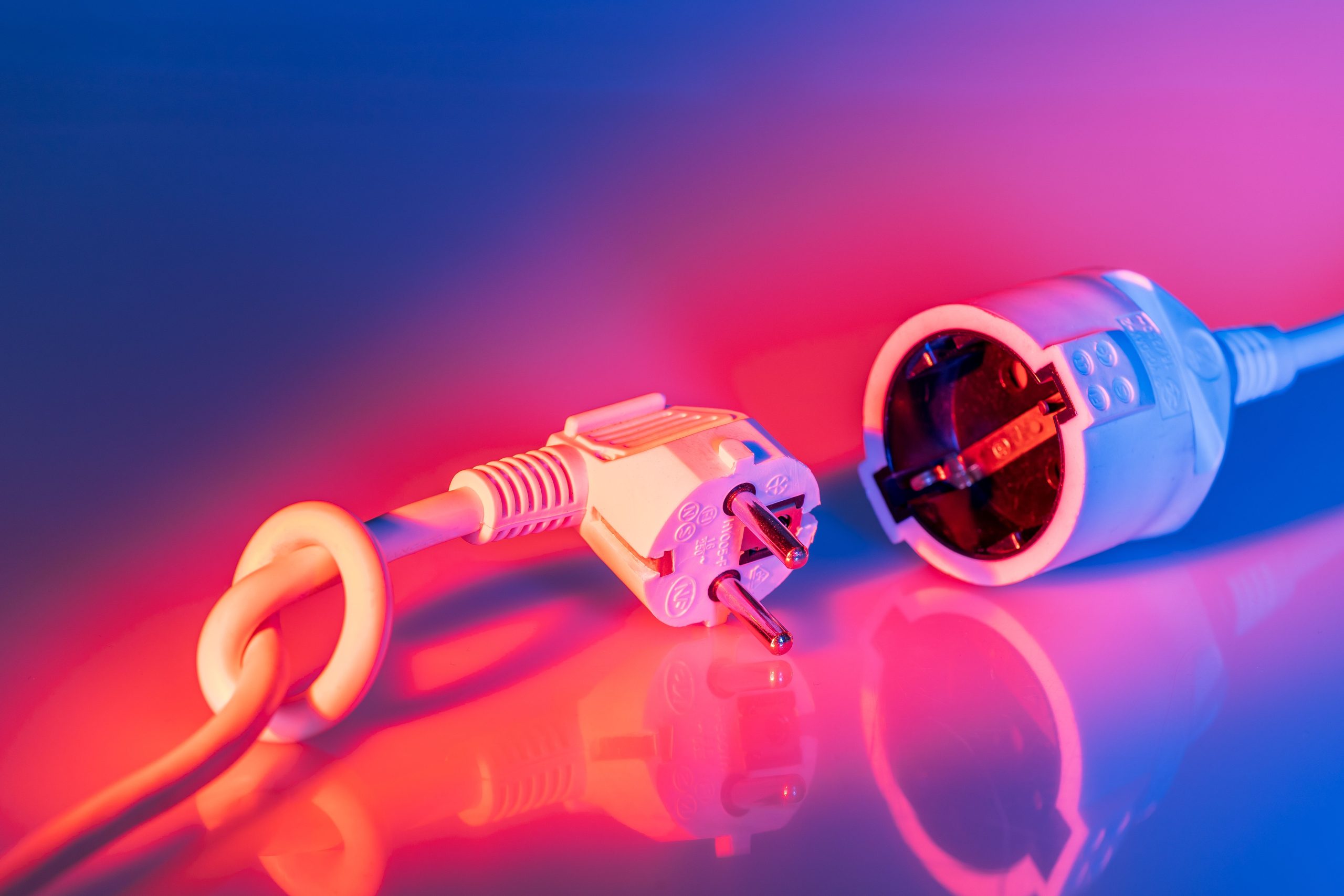 Do smart plugs save electricity — a power plug disconnected from a wall outlet