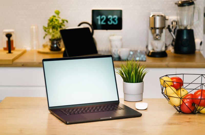 What is Matter smart home — multiple connected devices in a modern kitchen
