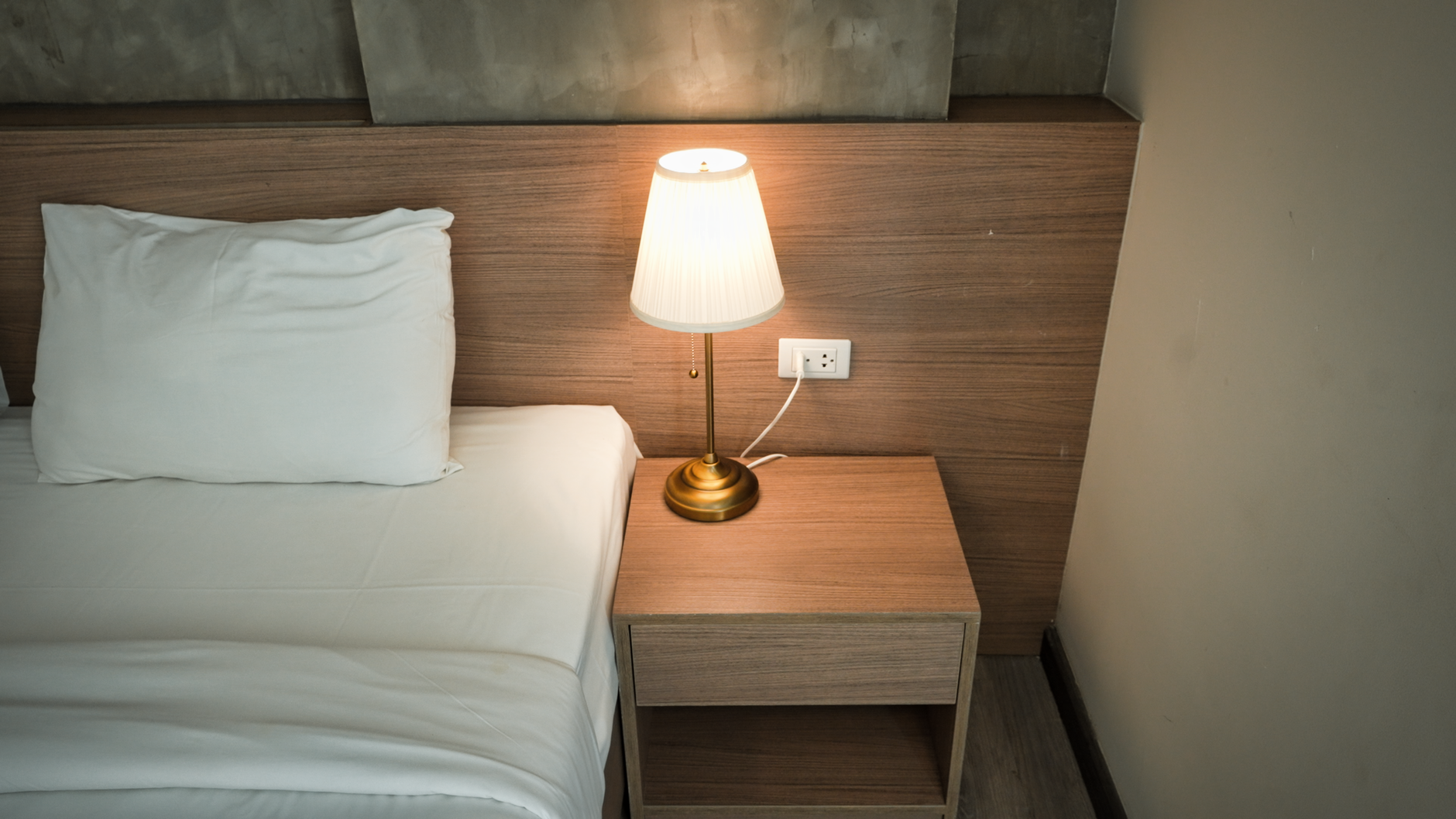 Smart bedroom lighting